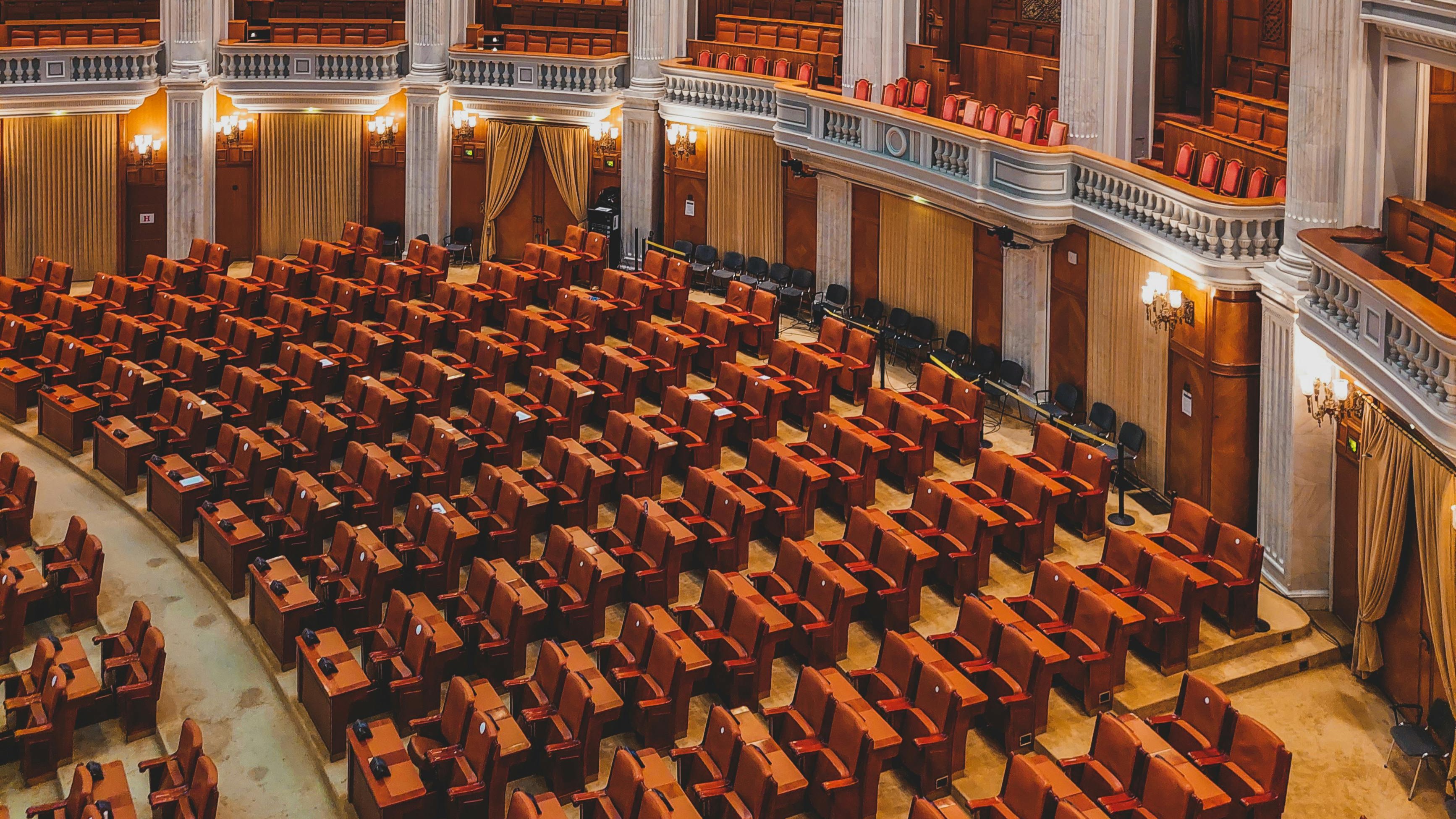 Debates presidenciais arrancam, mas "grande massa dos eleitores está desligada"