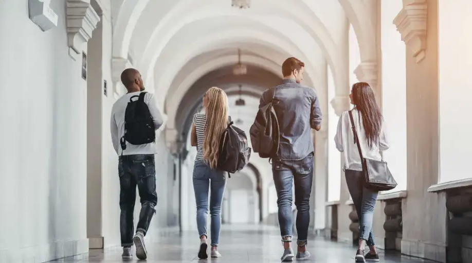 Universidades apostam em sistemas de alerta para prevenir insucesso